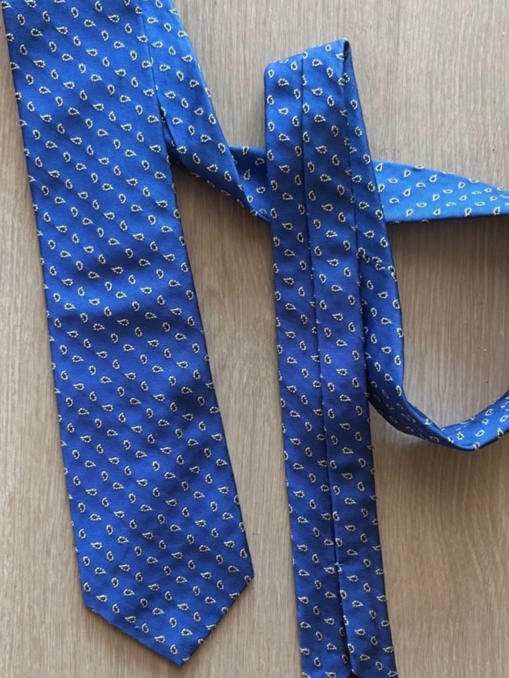 Ralph Lauren Men's Silk Tie with Subtle Paisley Motif